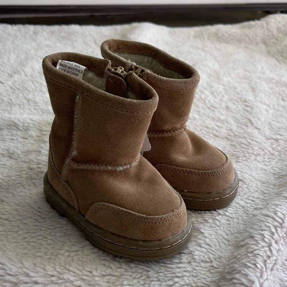 Cherokee nWT baby leather side zip comfy boots